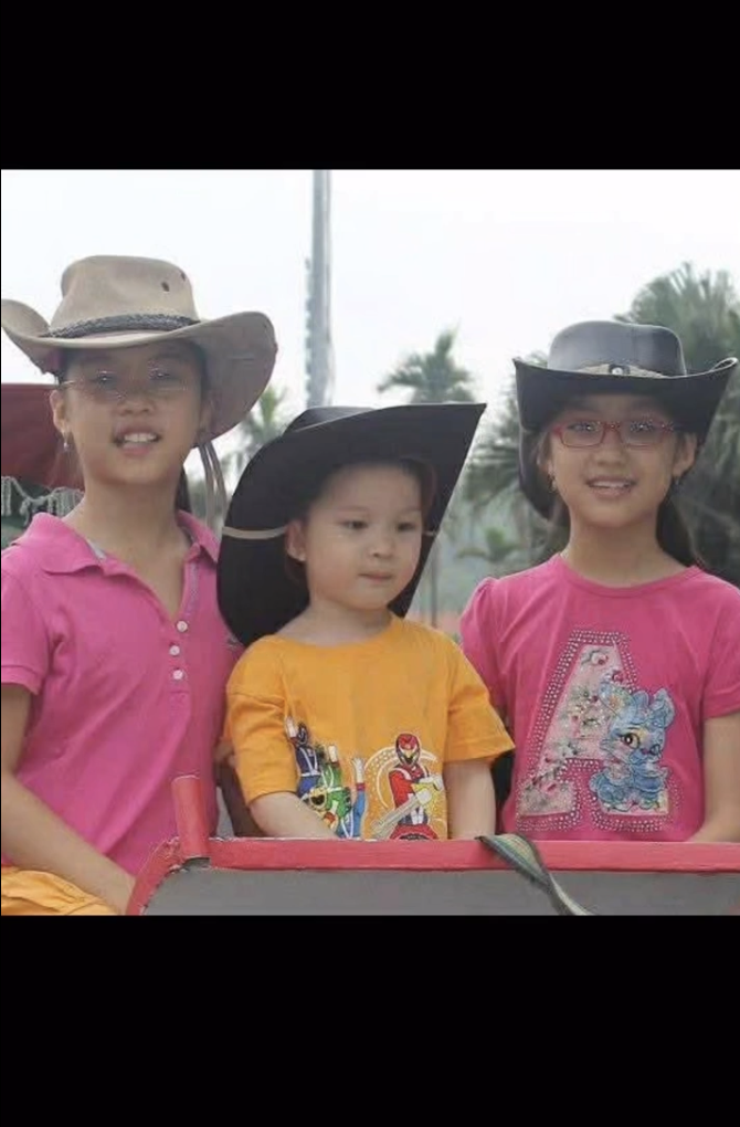 Hoa hậu Phương Oanh và chị gái sinh đôi Hoàng Yến gây chú ý tại Miss World Vietnam 2025 - Ảnh 5.