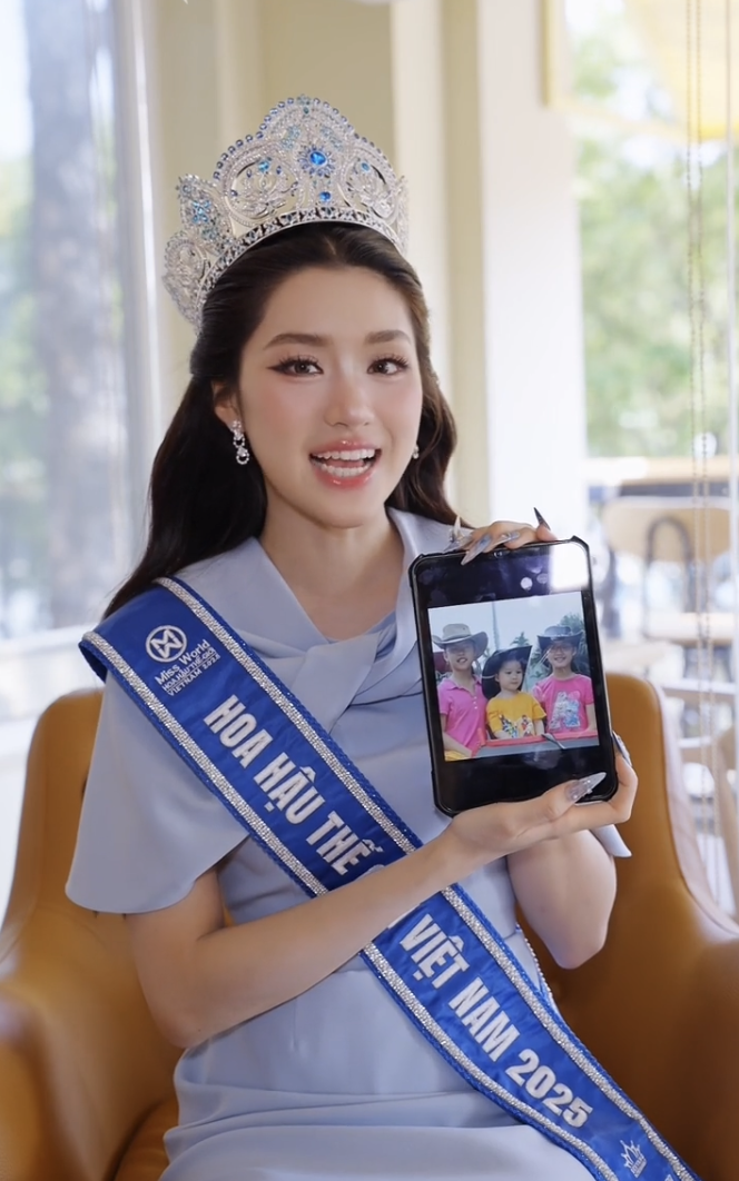 Hoa hậu Phương Oanh và chị gái sinh đôi Hoàng Yến gây chú ý tại Miss World Vietnam 2025 - Ảnh 4.