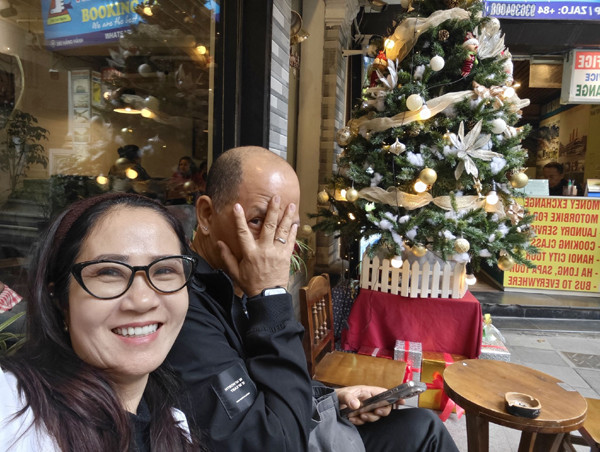 NSƯT Hằng: 'Chúng tôi từng nghèo đến mức phải vay mượn khi sinh con' - Ảnh 10.