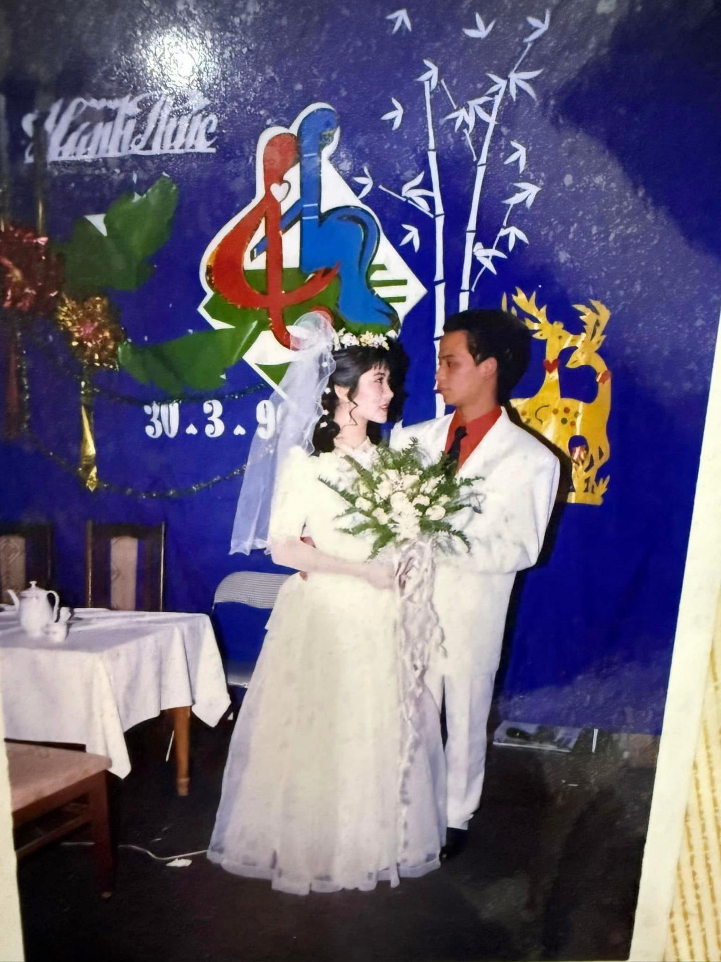 NSƯT Hằng: 'Chúng tôi từng nghèo đến mức phải vay mượn khi sinh con' - Ảnh 6.