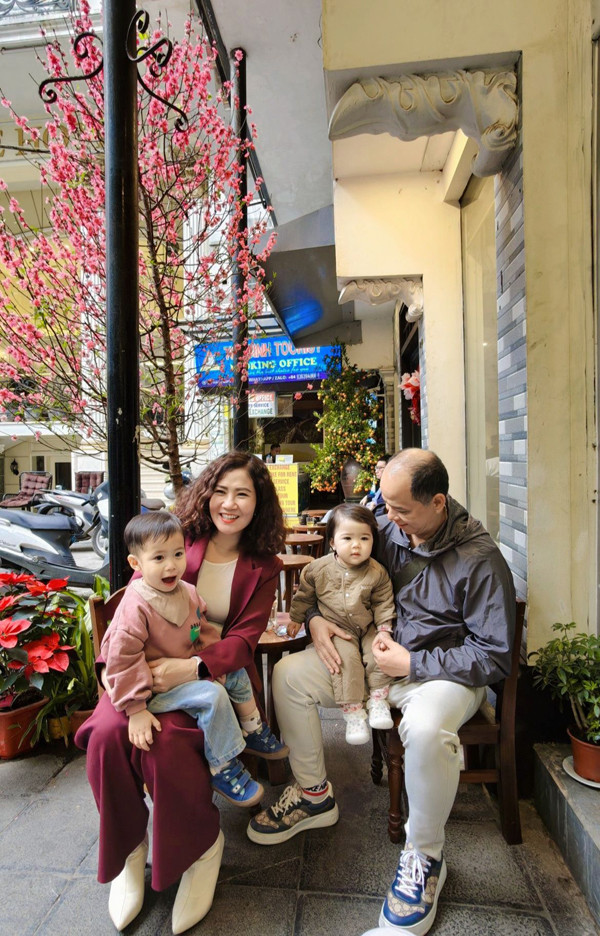 NSƯT Hằng: 'Chúng tôi từng nghèo đến mức phải vay mượn khi sinh con' - Ảnh 12.