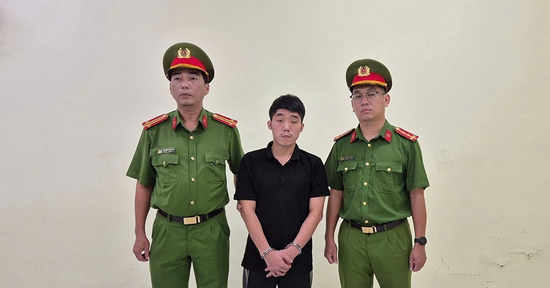 Truy tố 2 TikToker 'Tàng Keng Ông Trùm' và 'Dù Bầu Trời'