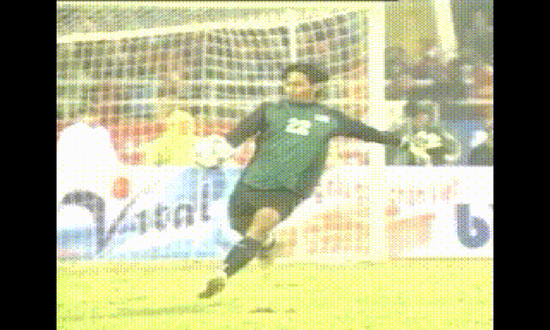 Ly kỳ 2 siêu phẩm Việt Nam đấu Malaysia: Kẻ phát bóng ghi bàn từ vòng cấm, người lập công cự ly 70m