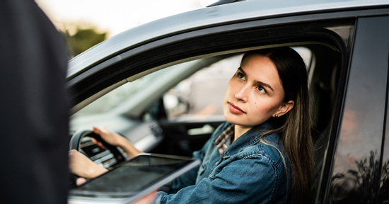 5 sai lầm tài xế cần tránh khi bị cảnh sát giao thông yêu cầu dừng xe