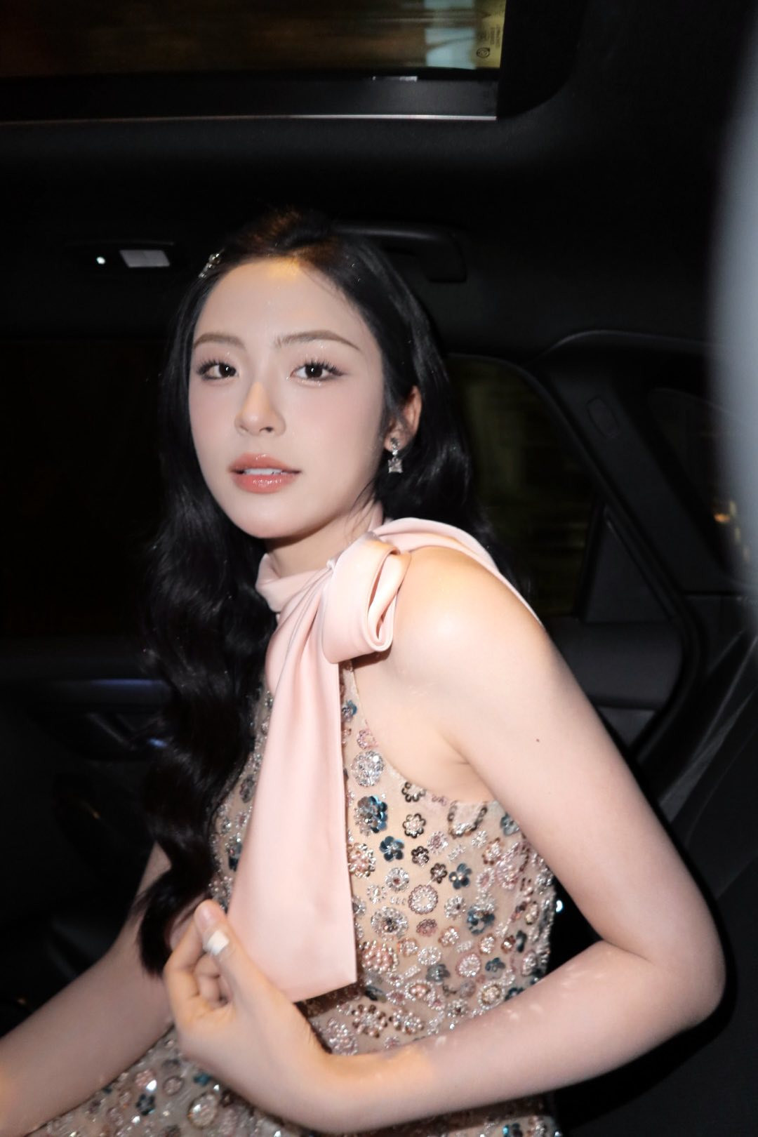 Á hậu quê Hải Phòng tăng 6kg, vóc dáng 'mình hạc xương mai' thay đổi thế nào? - Ảnh 8.