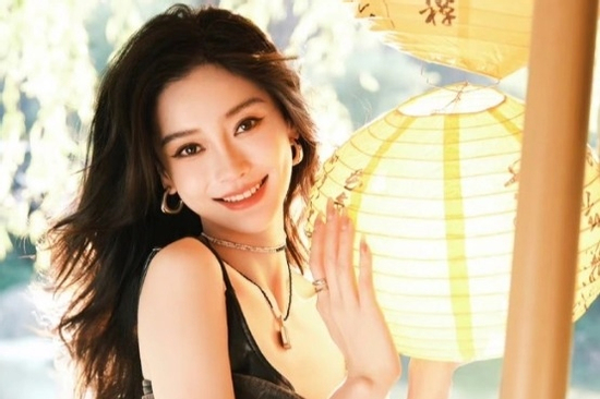 Angelababy vướng tin đồn hẹn hò với trai trẻ Hong Kong