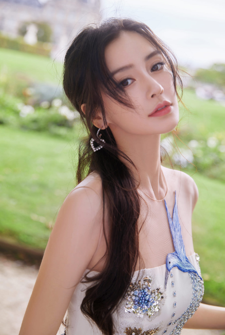 Angelababy vướng tin đồn hẹn hò với trai trẻ Hong Kong - Ảnh 2