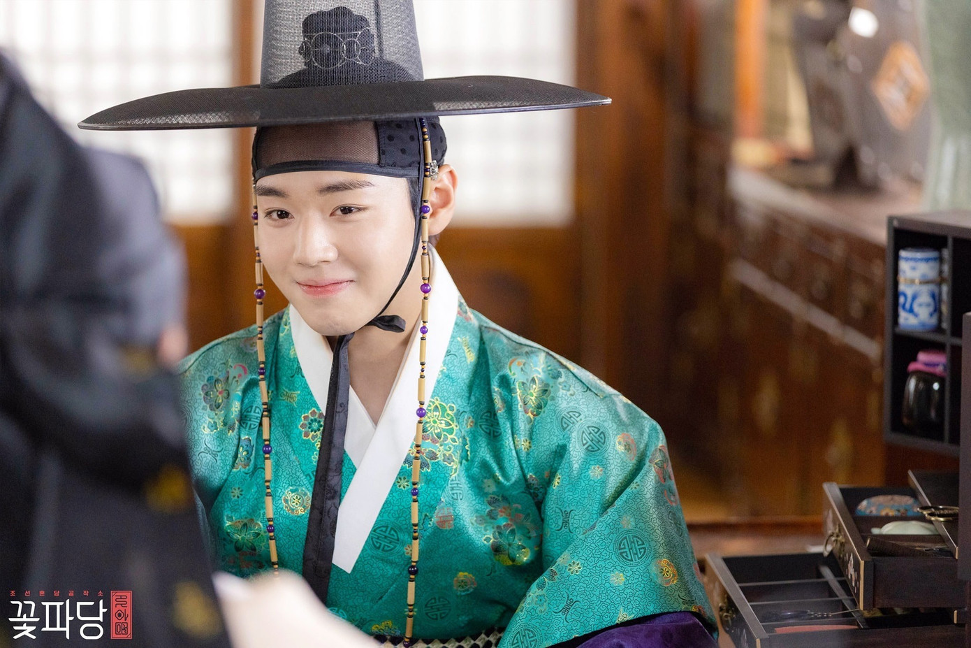park-ji-hoon-flower-crew-joseon.jpg