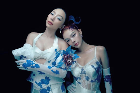 Màn kết hợp đỉnh cao của Tóc Tiên và Minh Hằng