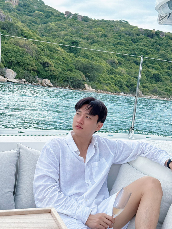 Nam diễn viên nổi tiếng VFC bị đồn cầu hôn Ngọc Trinh là ai? - Ảnh 4.