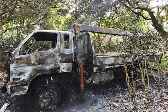 Xe tải cẩu vướng dây điện ở Hà Nội, nam tài xế tử vong