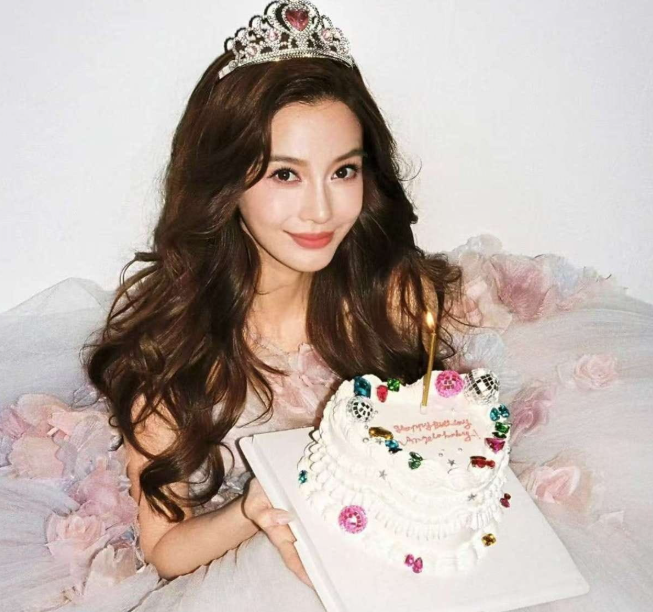 Angelababy gây sốt với bức ảnh 20 tuổi giữa lúc Huỳnh Hiểu Minh có bạn gái - Ảnh 1