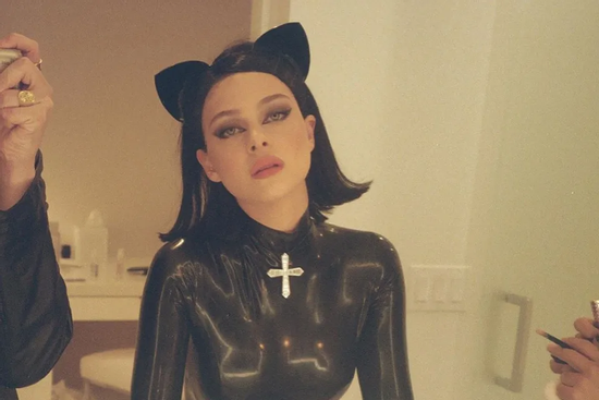 Dâu cả nhà Beckham dành cả thanh xuân để trở thành bản nhái của Victoria