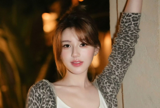 Triệu Lộ Tư 'gây sốt' với loạt ảnh đời thường trên mạng xã hội