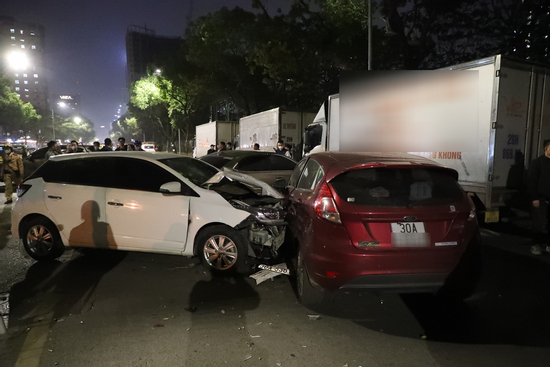 Danh tính tài xế ô tô mất lái, tông liên hoàn 8 xe ở Hà Nội