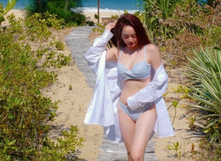 Ngoài khả năng diễn xuất, nữ diễn viên còn nổi tiếng với nhan sắc ngọt ngào dù sở hữu chiều cao khiêm tốn chỉ 1m50.