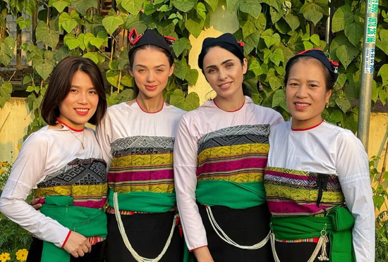 Ngày 8/3: Đình Bắc chuẩn con nhà người ta, vợ mẫu Tây của Bùi Tiến Dũng gây sốt