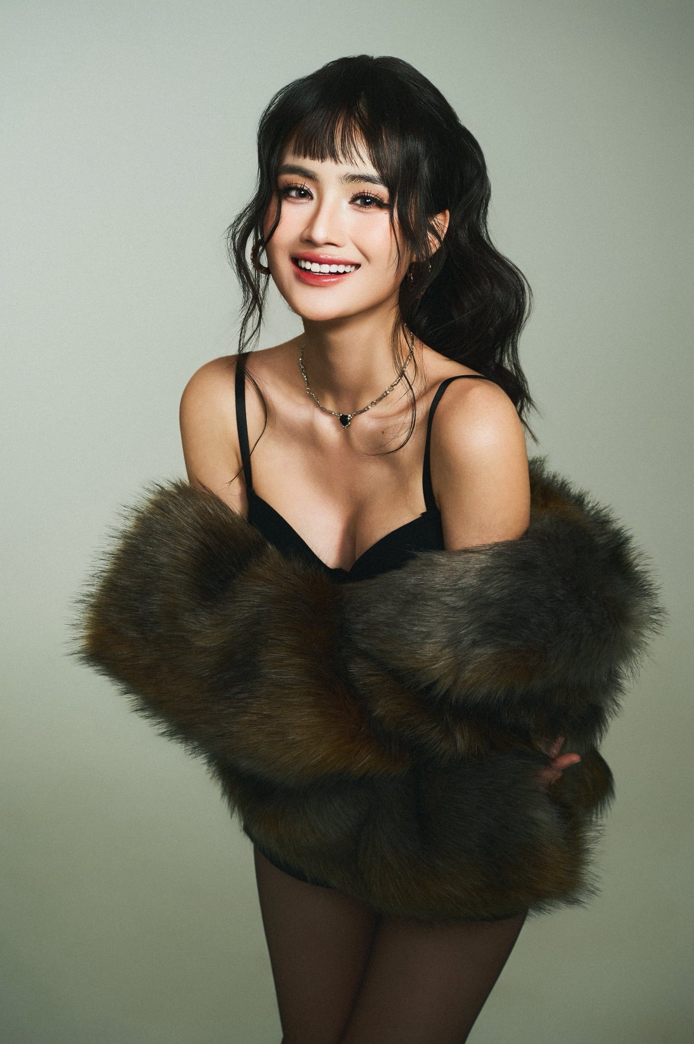 Hoa hậu Ý Nhi khoe vóc dáng quyến rũ khi du học Úc năm 2026 - Ảnh 4.