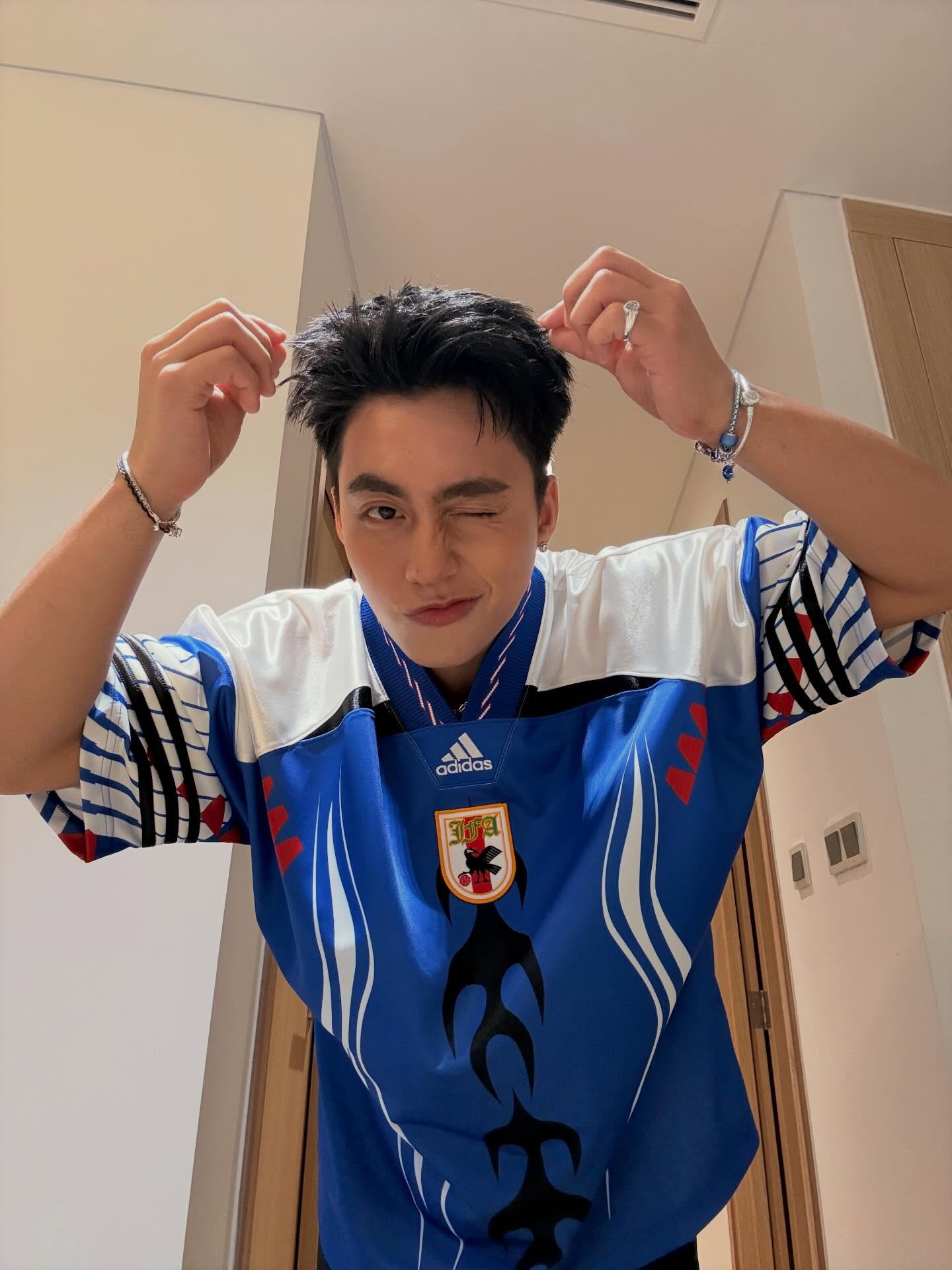 MONO gây chú ý với phong cách thể thao ấn tượng tại Hà Nội năm 2026 - Ảnh 2.