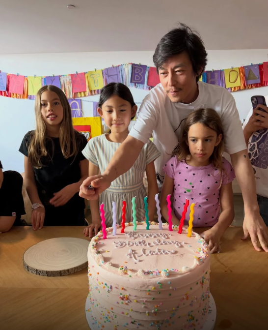 Ngỡ ngàng với vẻ tiều tụy của Trần Quán Hy trong tiệc sinh của con gái - Ảnh 1