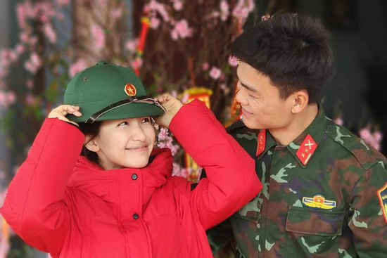 Nữ ca sĩ quê Bắc Ninh trước khi công khai bạn trai quân nhân đã có sự nghiệp rực rỡ ra sao?