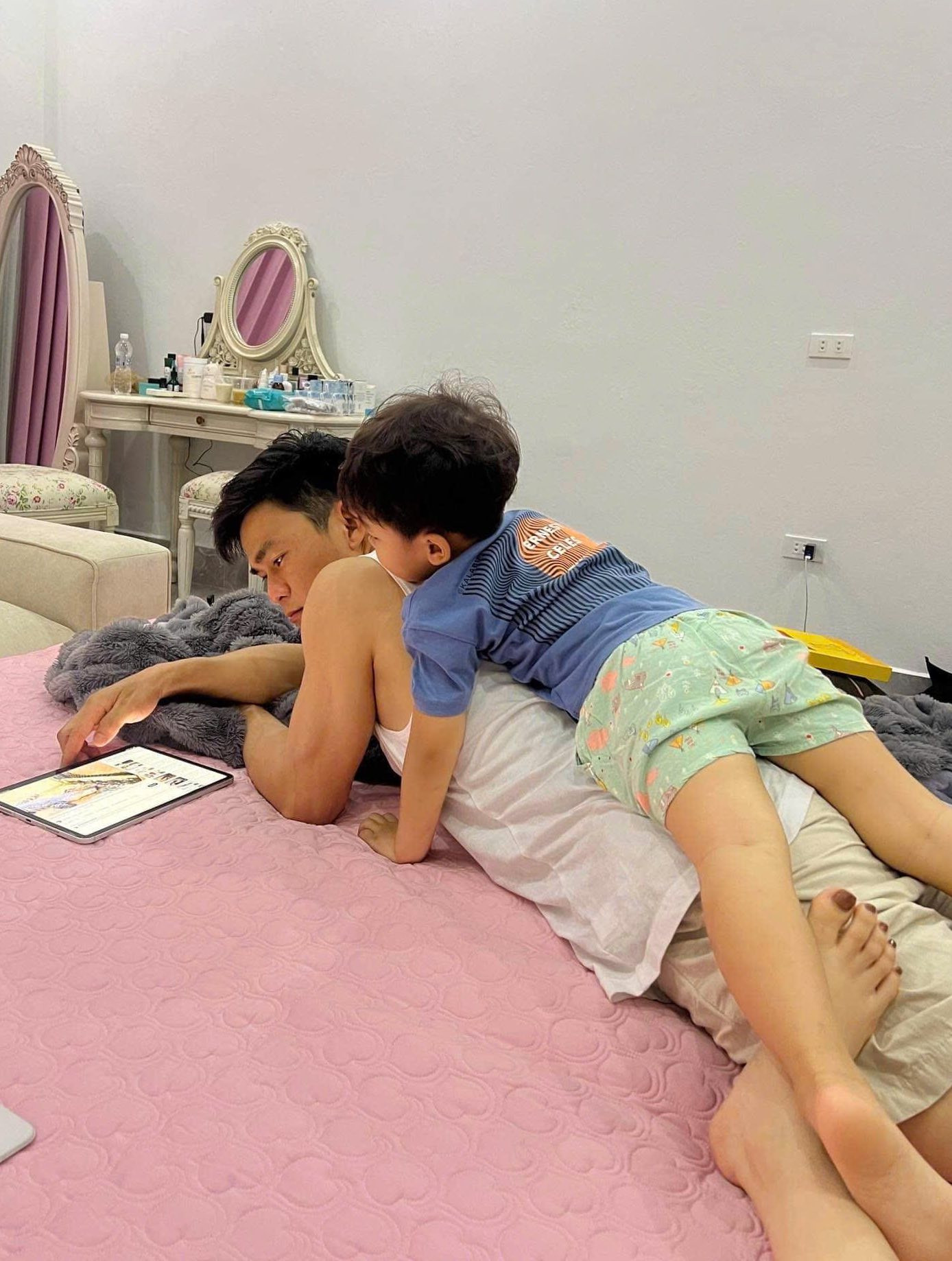 Hòa Minzy công bố đám cưới cùng Văn Cương: Những điều thú vị về bé Bo - Ảnh 1.