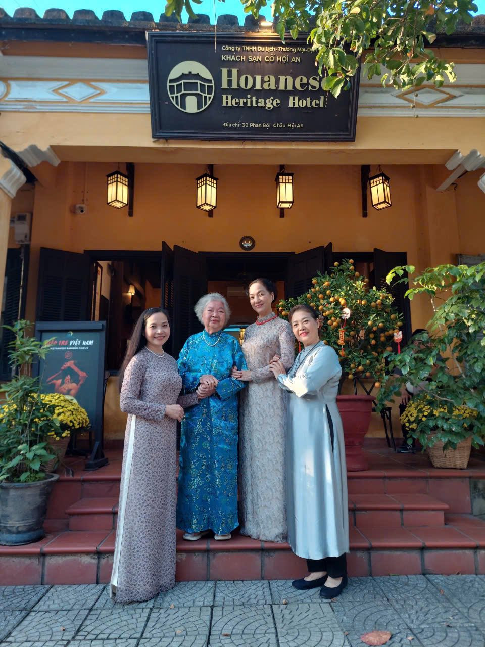 3 chị em nhà NSND Lê Khanh thập 90 tài sắc ra sao? - Ảnh 2.