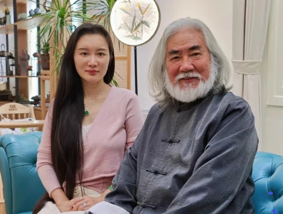 Đạo diễn 'Thần điêu đại hiệp' Trương Kỷ Trung hạnh phúc bên vợ kém 31 tuổi - Ảnh 2