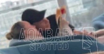 Mbappe hôn bạn gái mới ở quán bar, lộ mối quan hệ 3 người