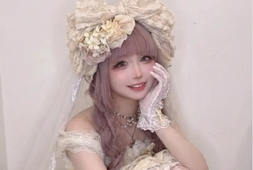 Ngỡ ngàng nhan sắc 'thiếu nữ' của ông bố 48 tuổi: Giả gái để nuôi dạy hai con gái nhỏ