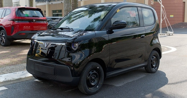 Minio Green trang bị phanh đĩa bốn bánh, có tầm vận hành 210 km.