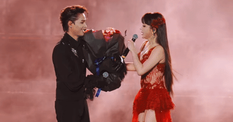 Tăng Duy Tân tặng hoa hồng và nói lời đường mật như 'cầu hôn' Bích Phương