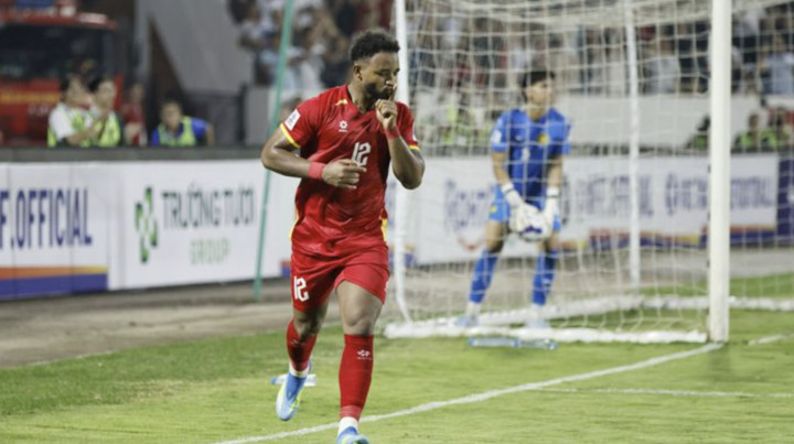 Xuân Son di chuyển linh hoạt, thường xuyên gây áp lực lên hàng phòng ngự Malaysia. (Nguồn: AFC)