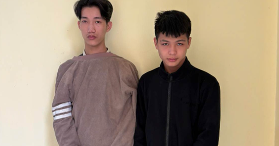 Bắt giữ hai thanh niên mua bán ma túy ngay cổng trường giờ tan học