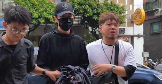 Bắt khẩn cấp nam ca sĩ 37 tuổi vì nghi trốn nghĩa vụ quân sự