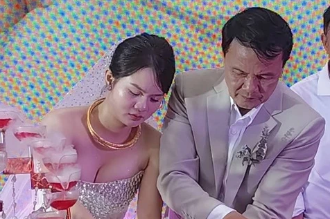 Cặp đôi lệch tuổi tìm được hạnh phúc, cô dâu 26 tuổi trải lòng lý do 'chốt đơn' chú rể 55 tuổi