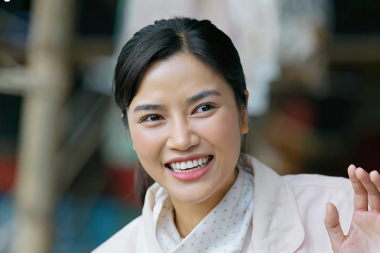 Cô gái làng chài cứu cả bộ phim Việt giờ vàng