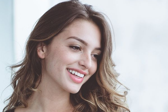 'Hot girl 23 giây' sau 10 năm: Nhan sắc vô thực tuổi 29 khiến fan ngỡ ngàng vì không hề già đi