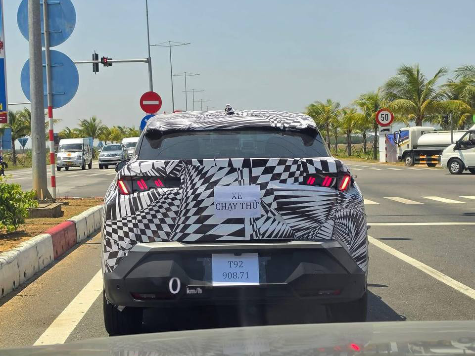 xe chay thu 3008.jpeg
