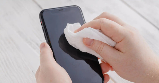 Smartphone là 'nam châm hút vi khuẩn', đây là cách làm sạch nhanh và an toàn