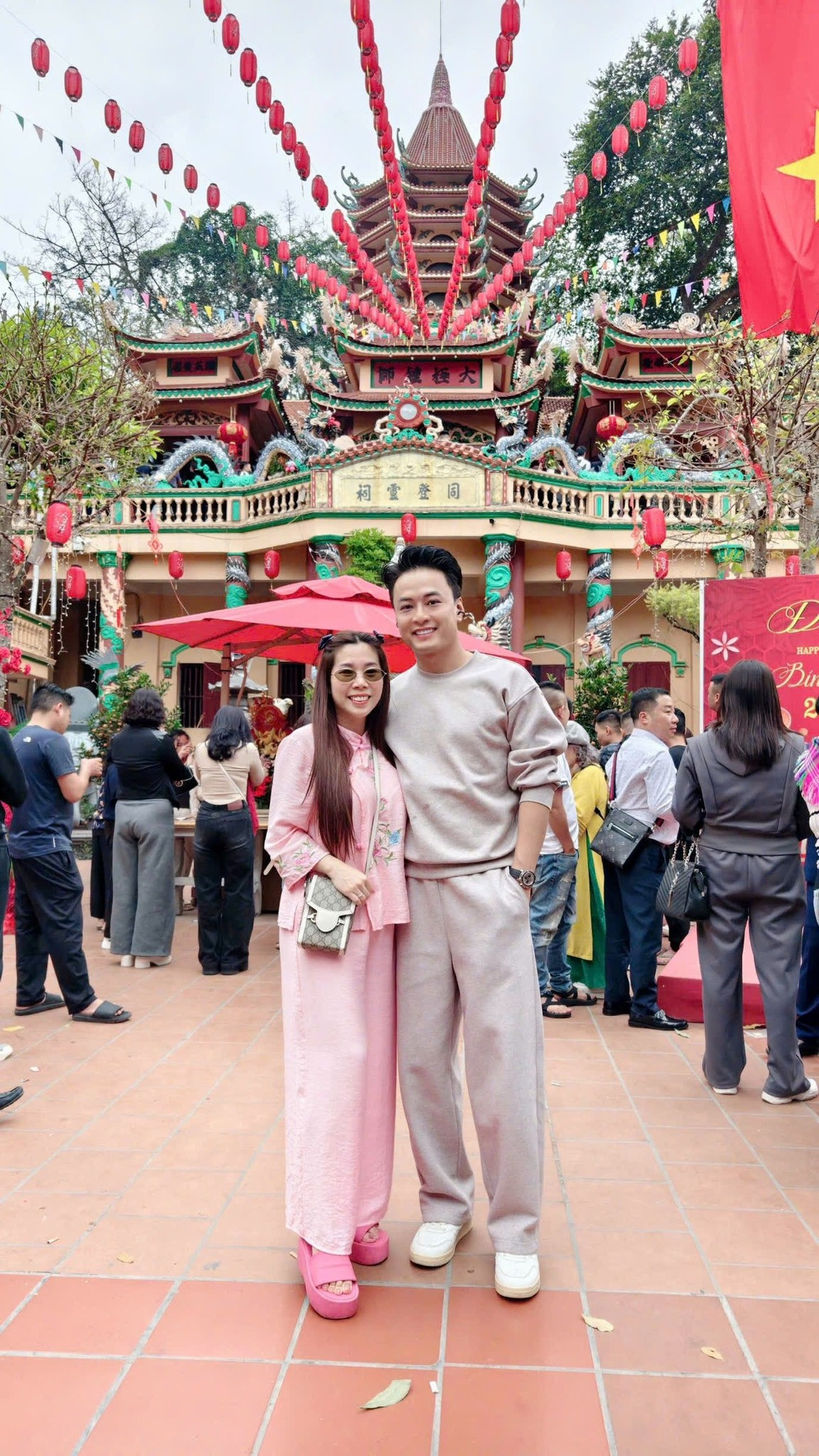 Khoảnh khắc lãng mạn của vợ chồng Hồng Đăng - Ảnh 4.