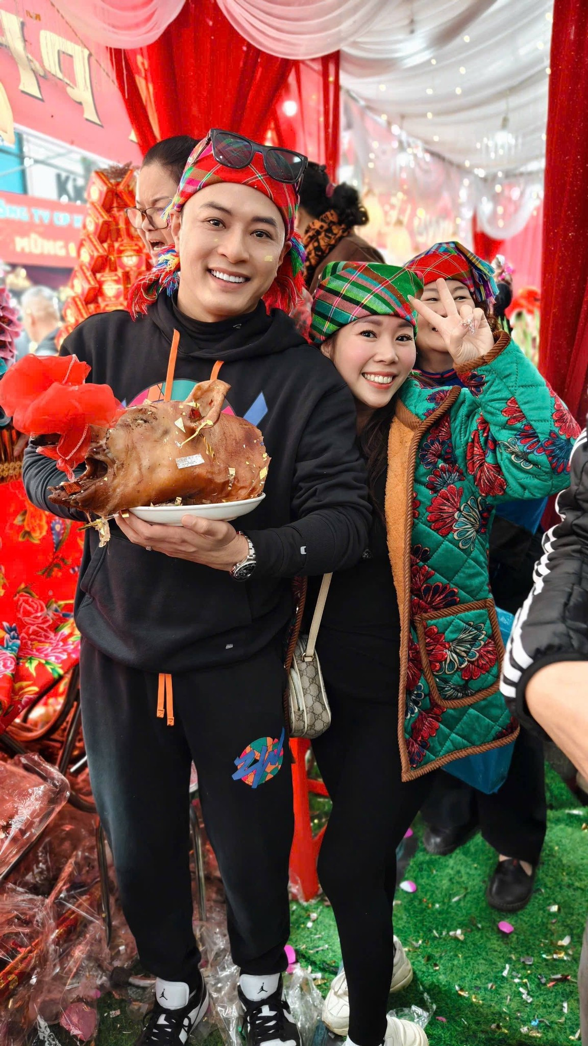 Khoảnh khắc lãng mạn của vợ chồng Hồng Đăng - Ảnh 5.