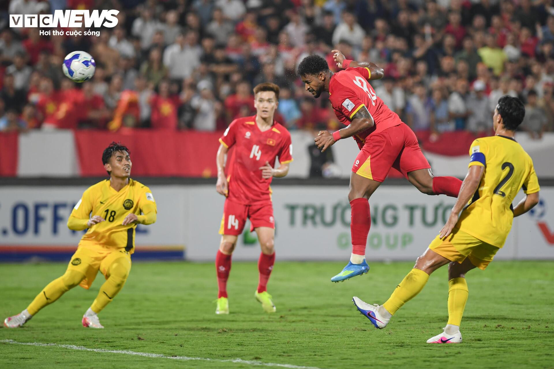 Xuân Son bùng nổ bên Hoàng Hên, HLV Malaysia cũng phải công nhận quá hay - 10