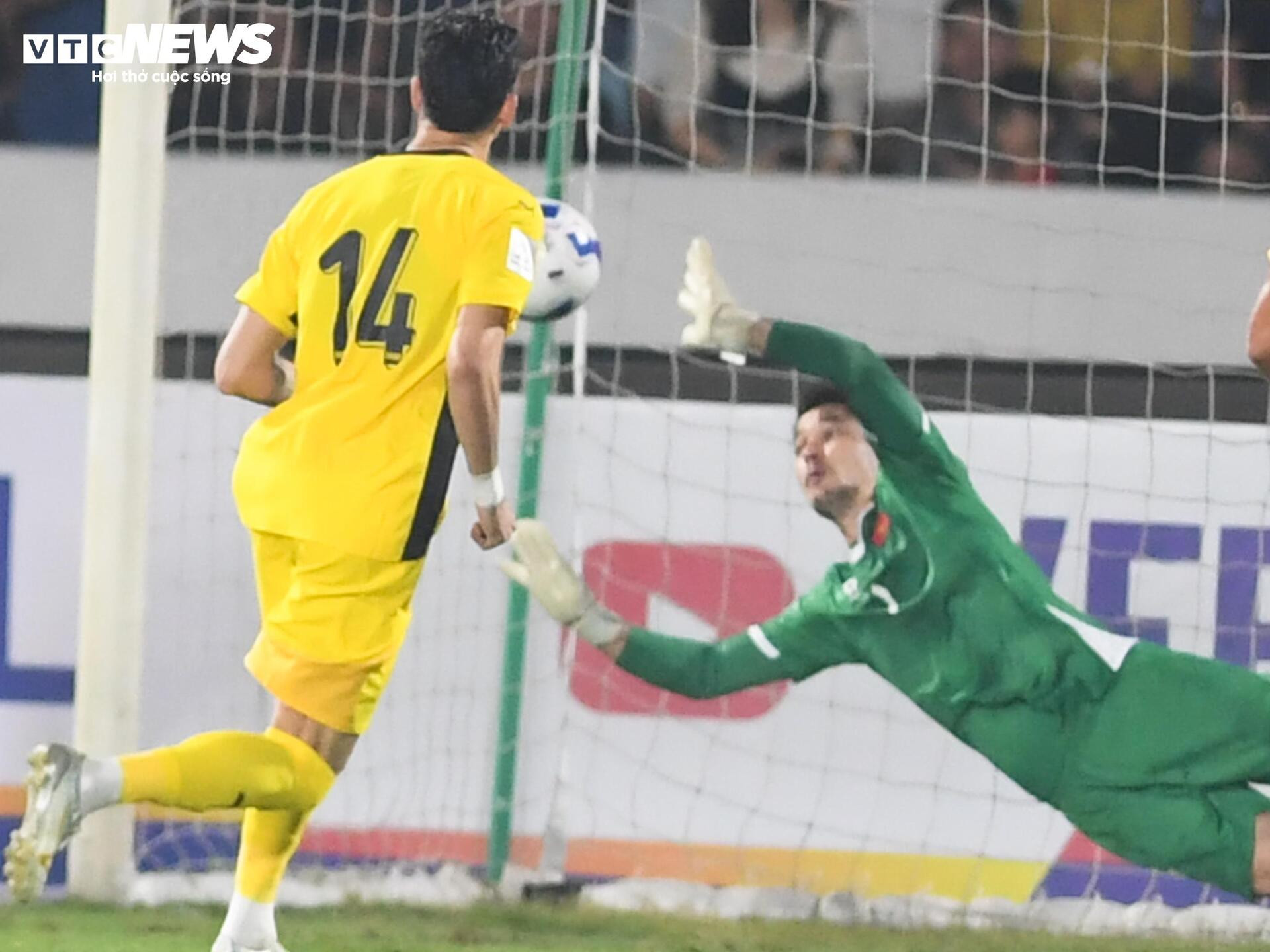 Xuân Son bùng nổ bên Hoàng Hên, HLV Malaysia cũng phải công nhận quá hay - 13