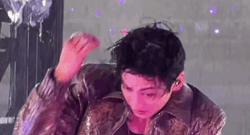 50.000 khán giả dầm mưa xem BTS