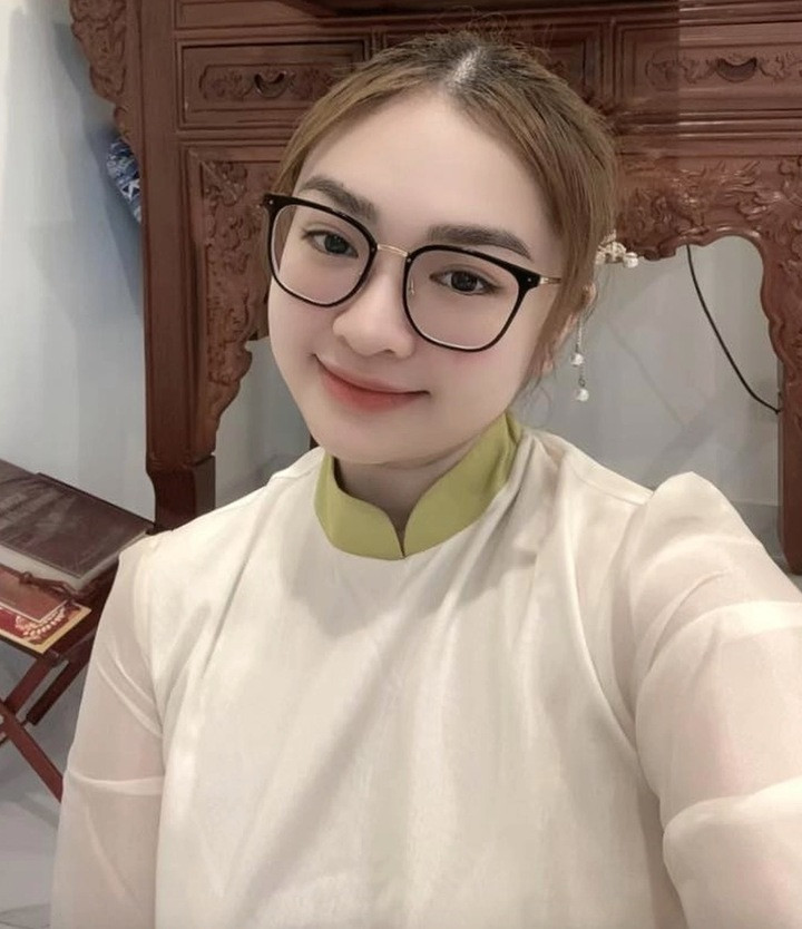 Cuộc sống nhiều ồn ào của quán quân 'Giọng hát Việt nhí' Thiện Nhân插图3 Nữ ca sĩ liên tục vướng ồn ào về chuyện gia đình.