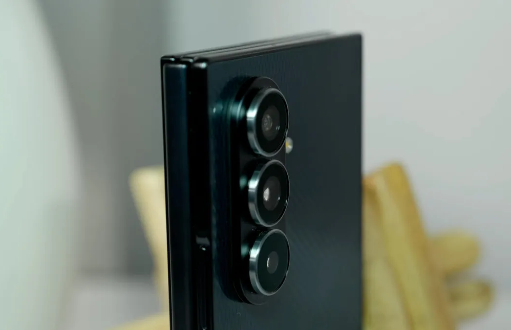 Galaxy Z TriFold 3.png