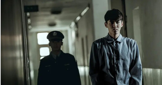 Hé lộ cuộc sống sau song sắt của Ngô Diệc Phàm