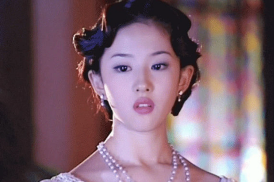 Vẻ đẹp và khí chất của Lưu Diệc Phi năm 16 tuổi bất ngờ gây sốt