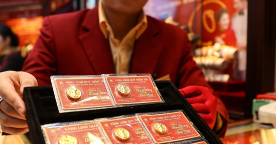 Giá vàng ngày 13/4/2026 rơi thẳng đứng, vàng miếng SJC giảm mạnh